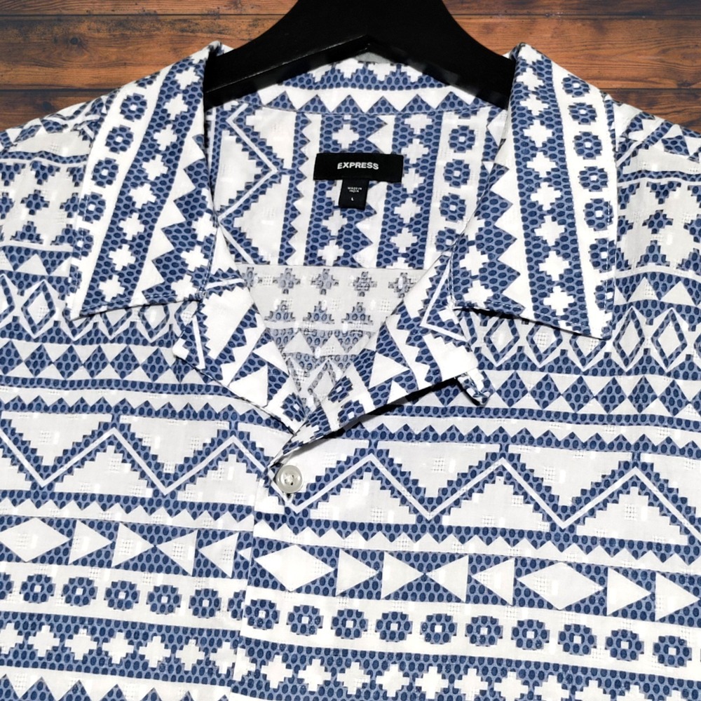 Express Mens Large Dobby Textured Camp Shirt Blue Aztec Short Sleeve Button Up